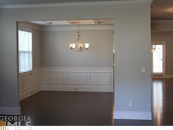 3rd image of 160 Leeds Dr
