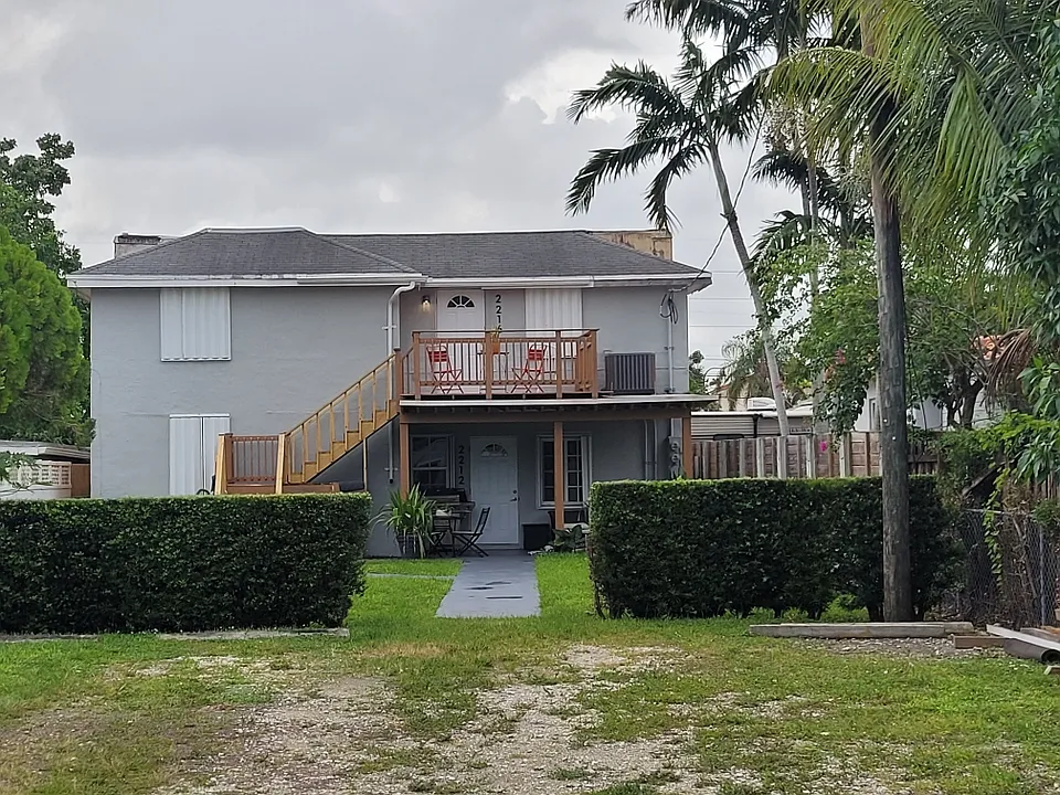 2216 SW 60th Ave