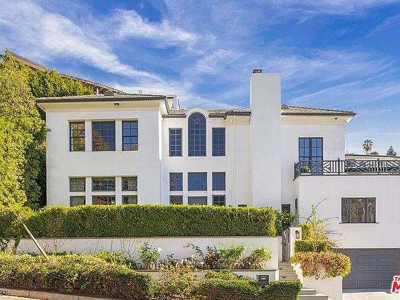 2nd image of 1460 N Doheny Dr