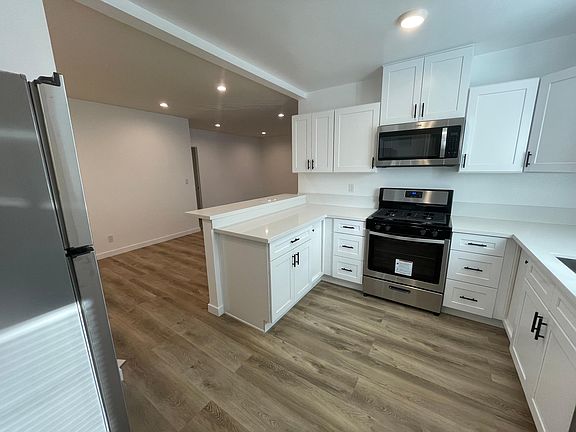 4th image of 10720 Missouri Ave