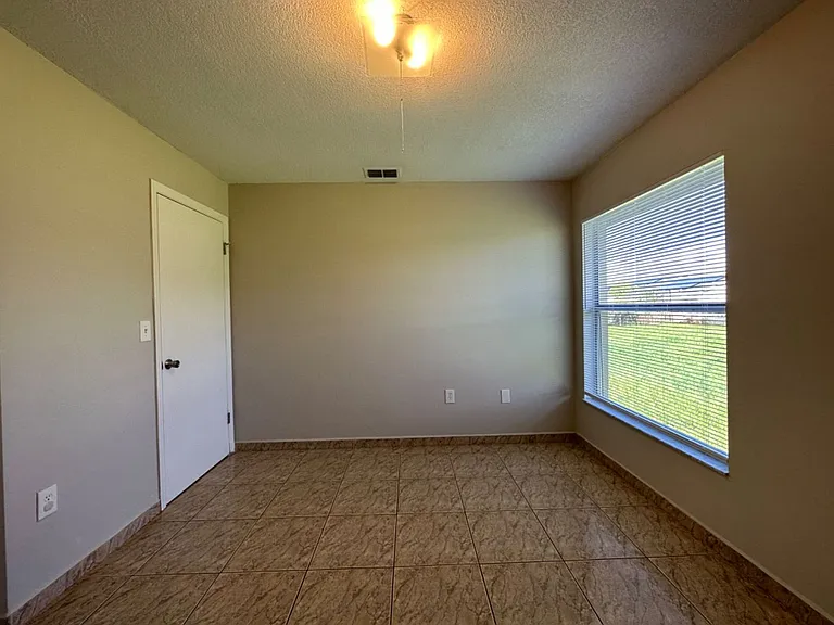 707 Wedge Ln — Photo 12