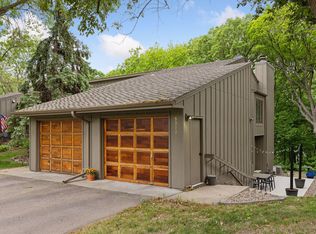9010 Neill Lake Rd, Eden Prairie, MN 55347