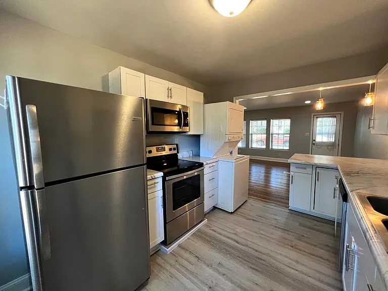 223 Judd St — Photo 3