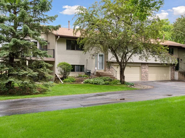 8447 Morgan Ln, Eden Prairie, MN 55347