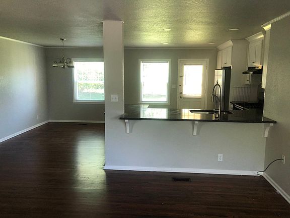 5th image of 1128 S Urbana Ave