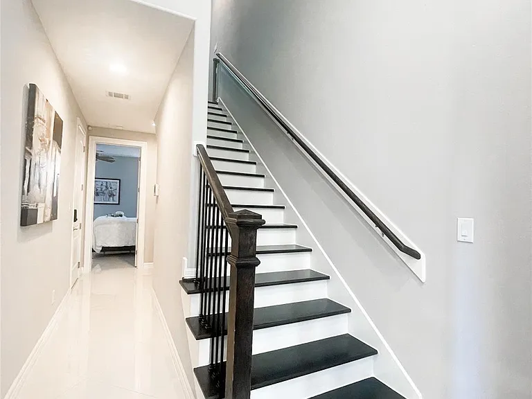 1611 Crockett St — Photo 5