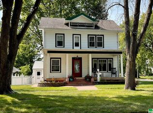 430 Ontario St, Storm Lake, IA 50588