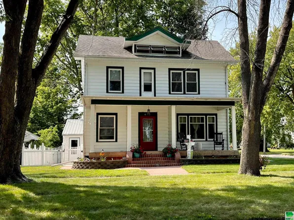 430 Ontario St, Storm Lake, IA 50588