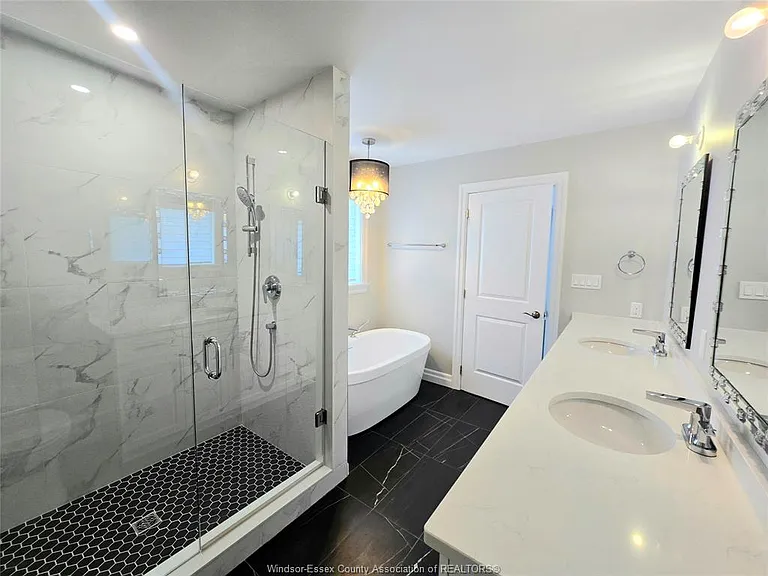 310 Blake Ave — Photo 10
