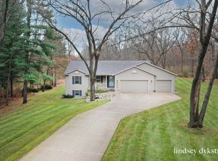 11453 Holmden Ct NE, Rockford, MI