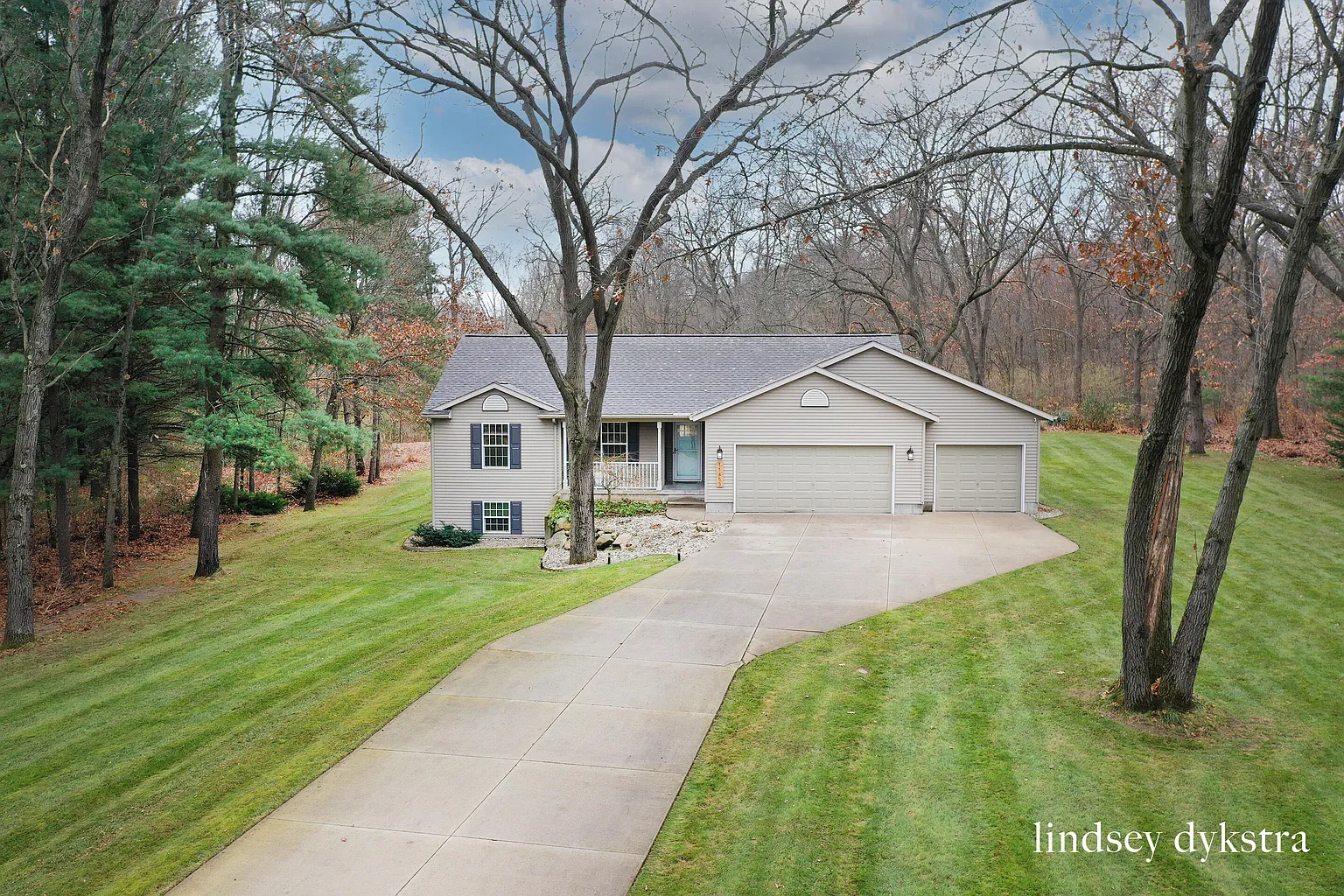 11453 Holmden Ct NE photo 1