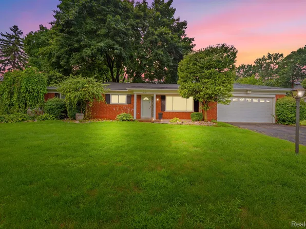 36761 Millbrook Ct, Clinton Township, MI 48035