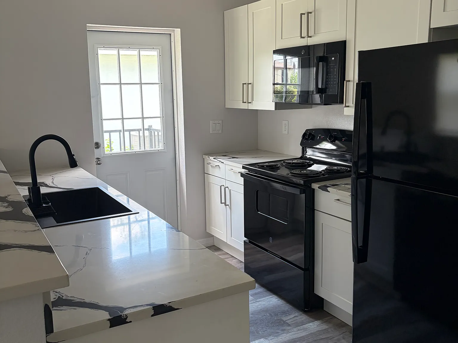 3 bed, 1200 sqft, $2,000 — Photo 4
