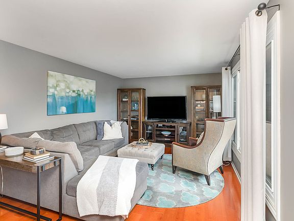 4th image of 744 Laurel Dr