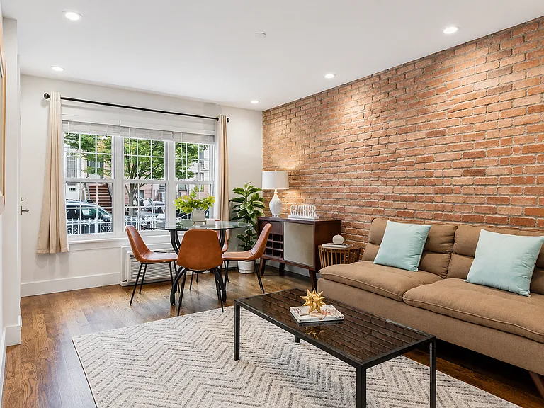 62A Bainbridge St #1 — Photo 2