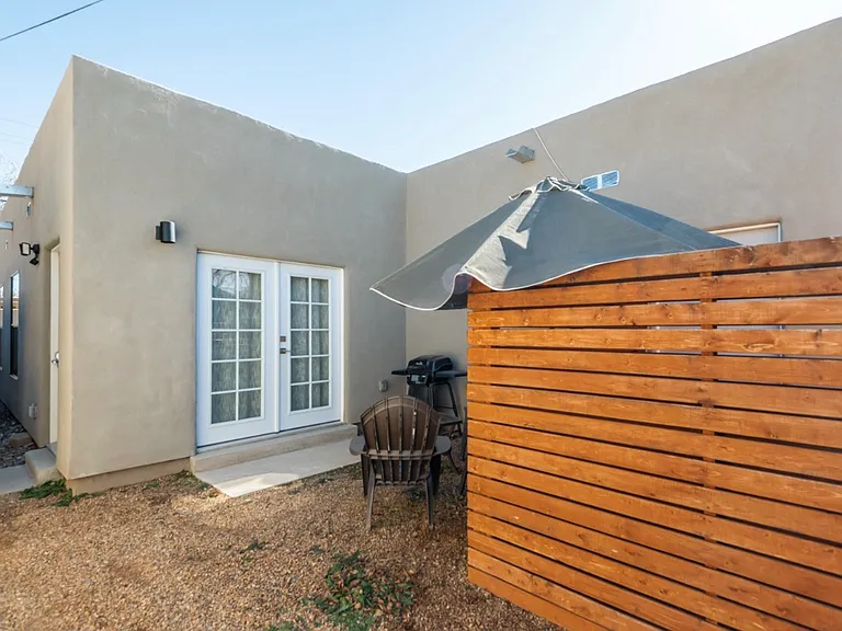 204 Richmond Dr SE #B — Photo 9