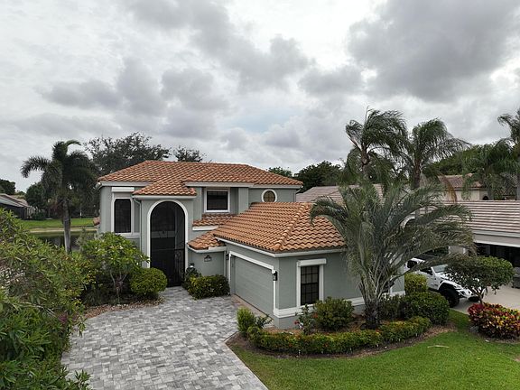 4th image of 10039 Lexington Circle N