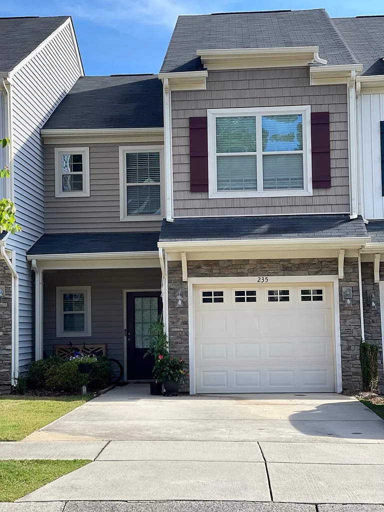 3 bed, 2.5 bath, 1638 sqft, $2,050 — Photo 1