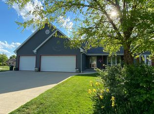 363 S Pheasant Pl, Saukville, WI 53080