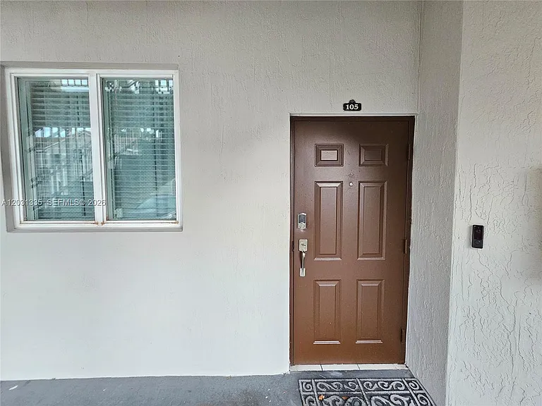 1661 SE 28th St #105 — Photo 3