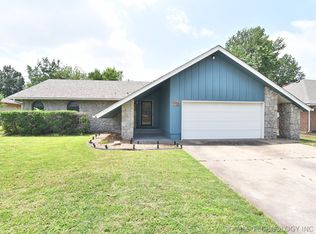 6914 E 50th Pl, Tulsa, OK 74145