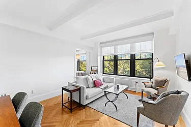 33 Riverside Drive
