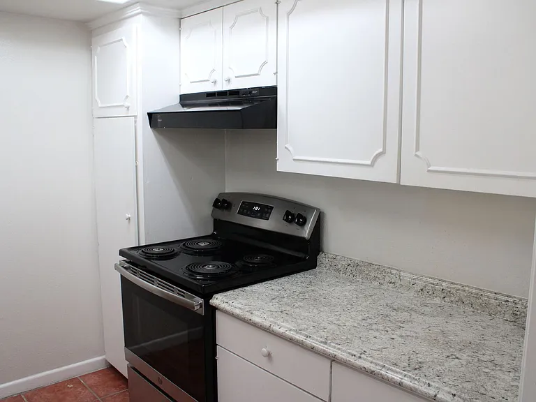 8401 N New Braunfels Ave #109 — Photo 4