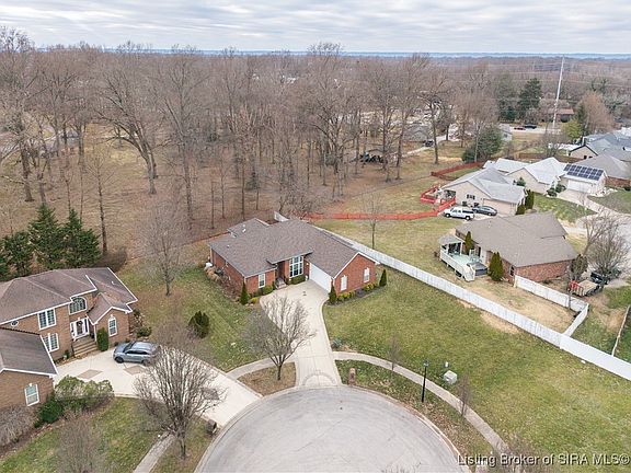4th image of 272 Bartholomew Boulevard