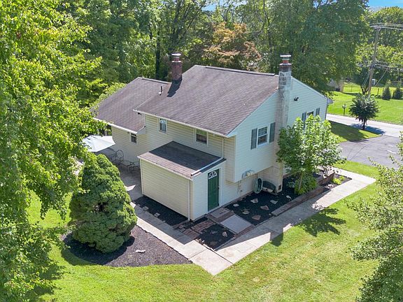 3rd image of 1042 Davis Grove Rd
