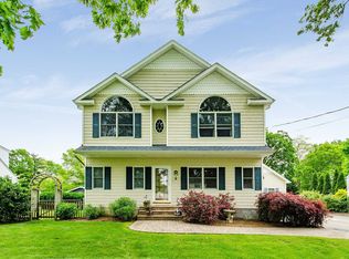 822 Ocean Ave, West Islip, NY 11795