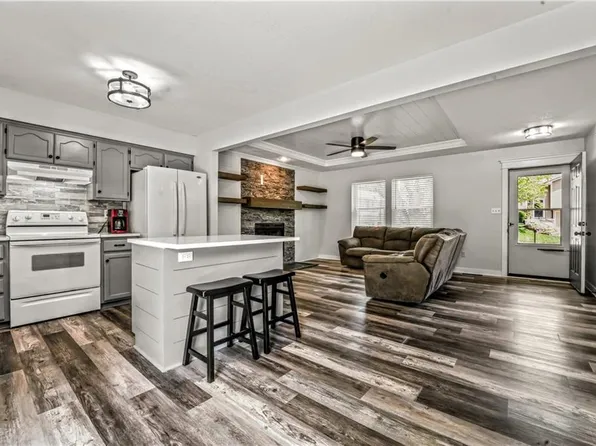 2004 NE Wien Ave, Blue Springs, MO 64029