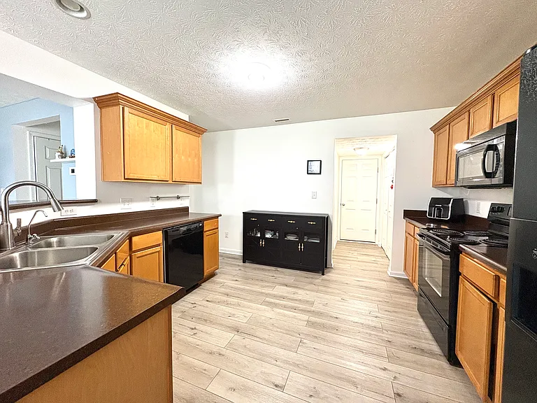 2467 Middle View Dr — Photo 9