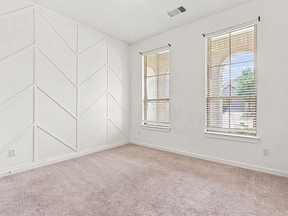5th image of 2408 Doncaster Dr