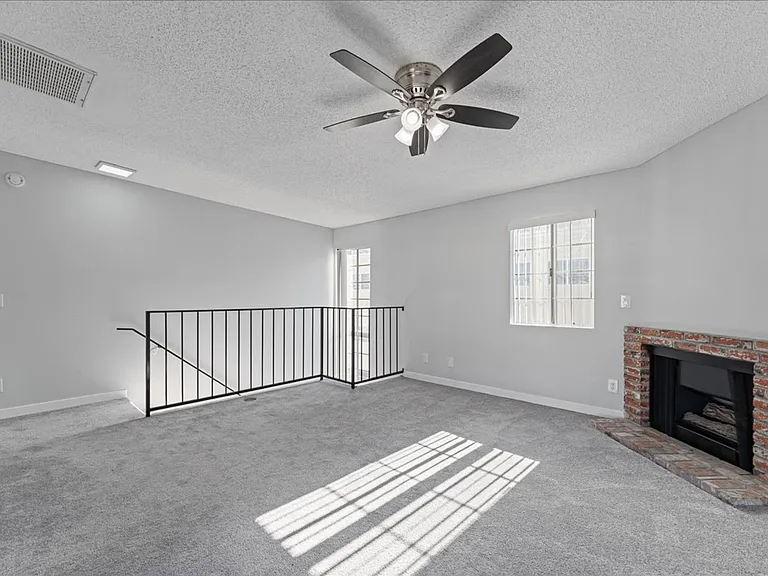 18547 Saticoy St #10 — Photo 10