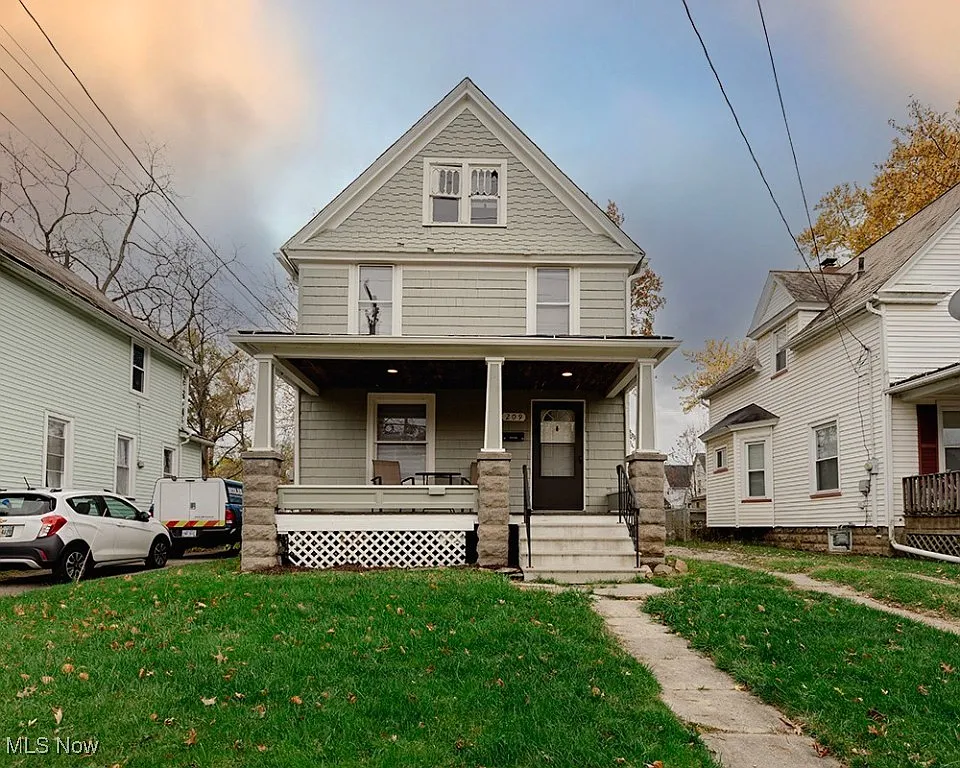209 Clark St photo 1
