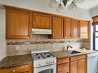 18-11 21st Rd #2R, Astoria, NY 11105