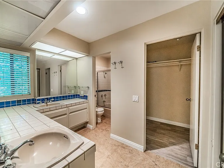 13236 Valleyheart Dr #102 — Photo 28