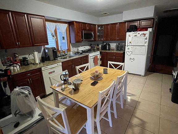 5th image of 166 Belgrove Dr