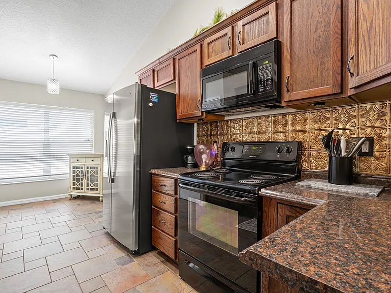 18102 Leafwood Cir — Photo 14