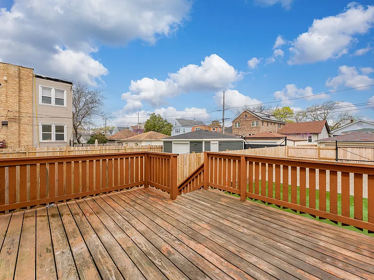 W Cornelia Ave — Photo 22