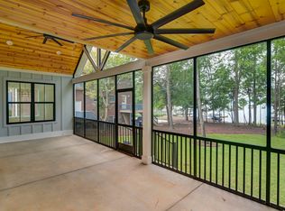 701 Peninsula Dr, Prosperity, SC 29127