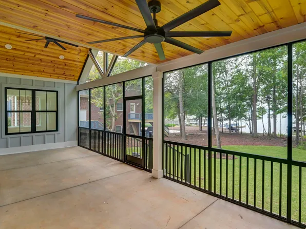 701 Peninsula Dr, Prosperity, SC 29127