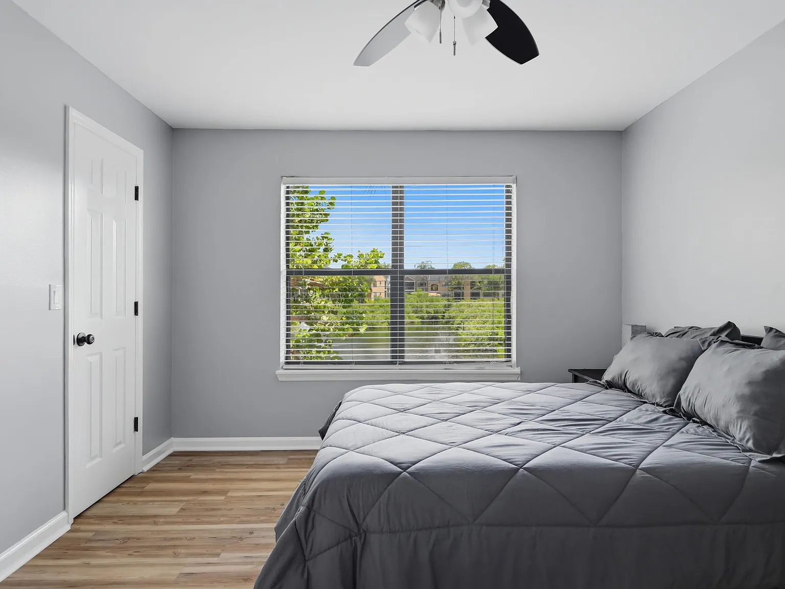 2 bed, 1182 sqft, $2,700 — Photo 3