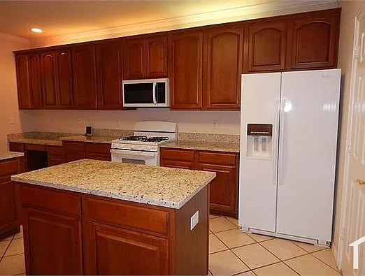 331 Regency Dr — Photo 6
