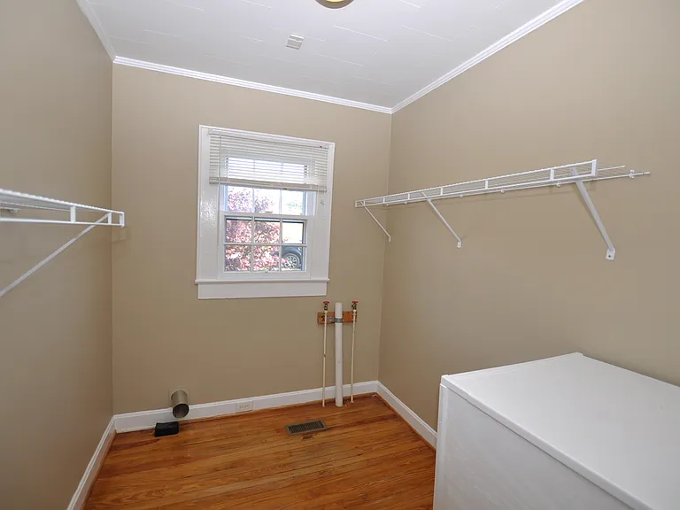 502 S Main St — Photo 21
