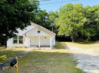 1102 S 6th St #B, Bonham, TX 75418