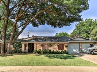 6124 Lynnhaven Dr, Lubbock, TX 79413