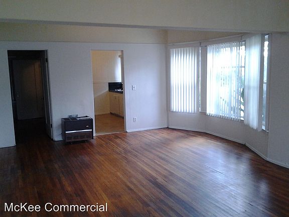 4th image of 401 Spruce St APT 02