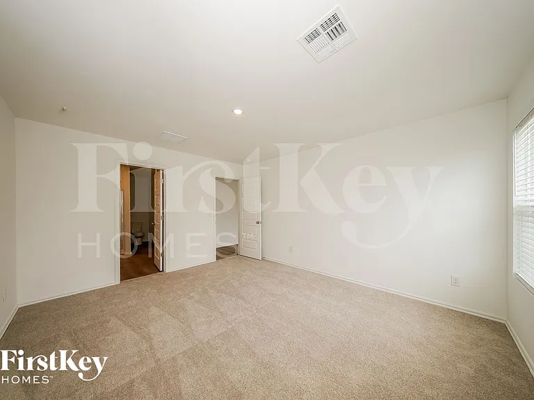 433 Labelle Ln — Photo 9