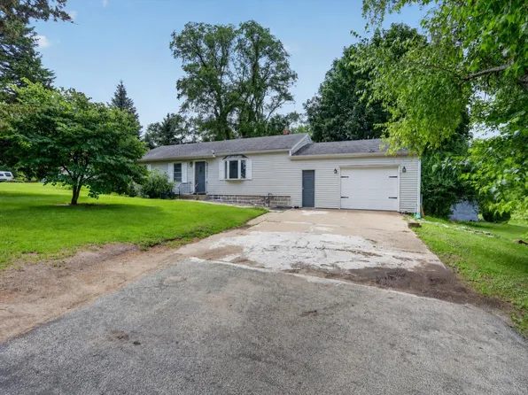 2427 Windsor Rd, Loves Park, IL 61111